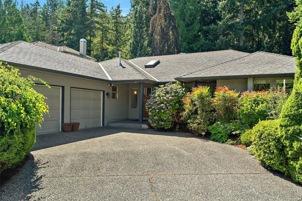 8832 Carmanah Terr, North Saanich BC V8L 5E9