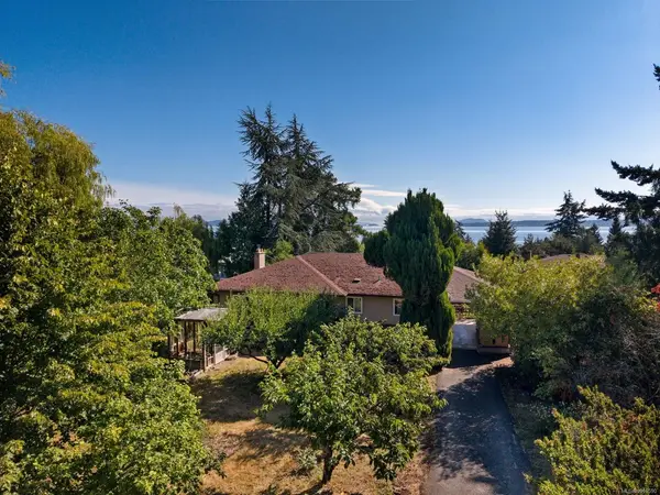 8625 Aldous Terr, North Saanich BC V8L 1L3 - 3 bed, 2 bath property for sale in North Saanich