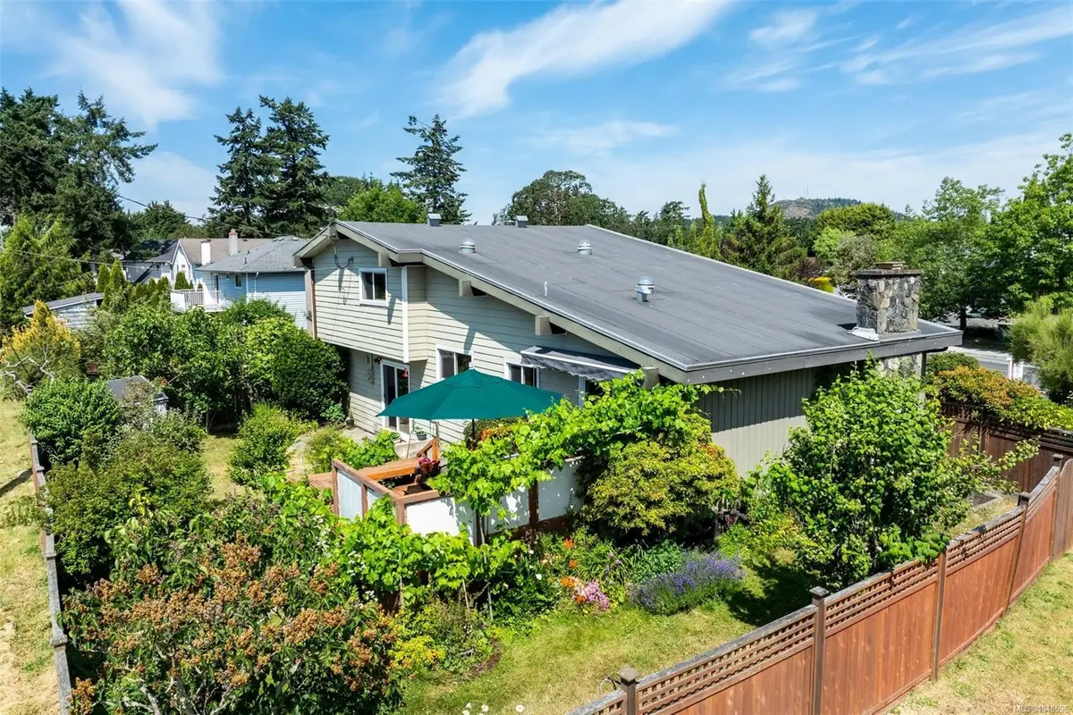 4070 Larchwood Dr, Saanich BC V8N 6H7