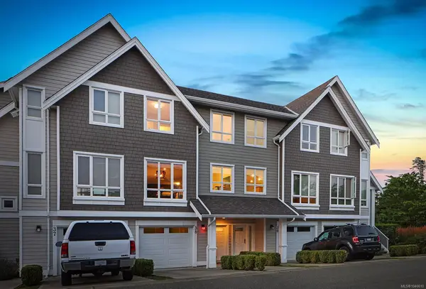 700 Lancaster Way #38, Comox BC V9M 0B6 - 3 bed, 3 bath property for sale in Comox