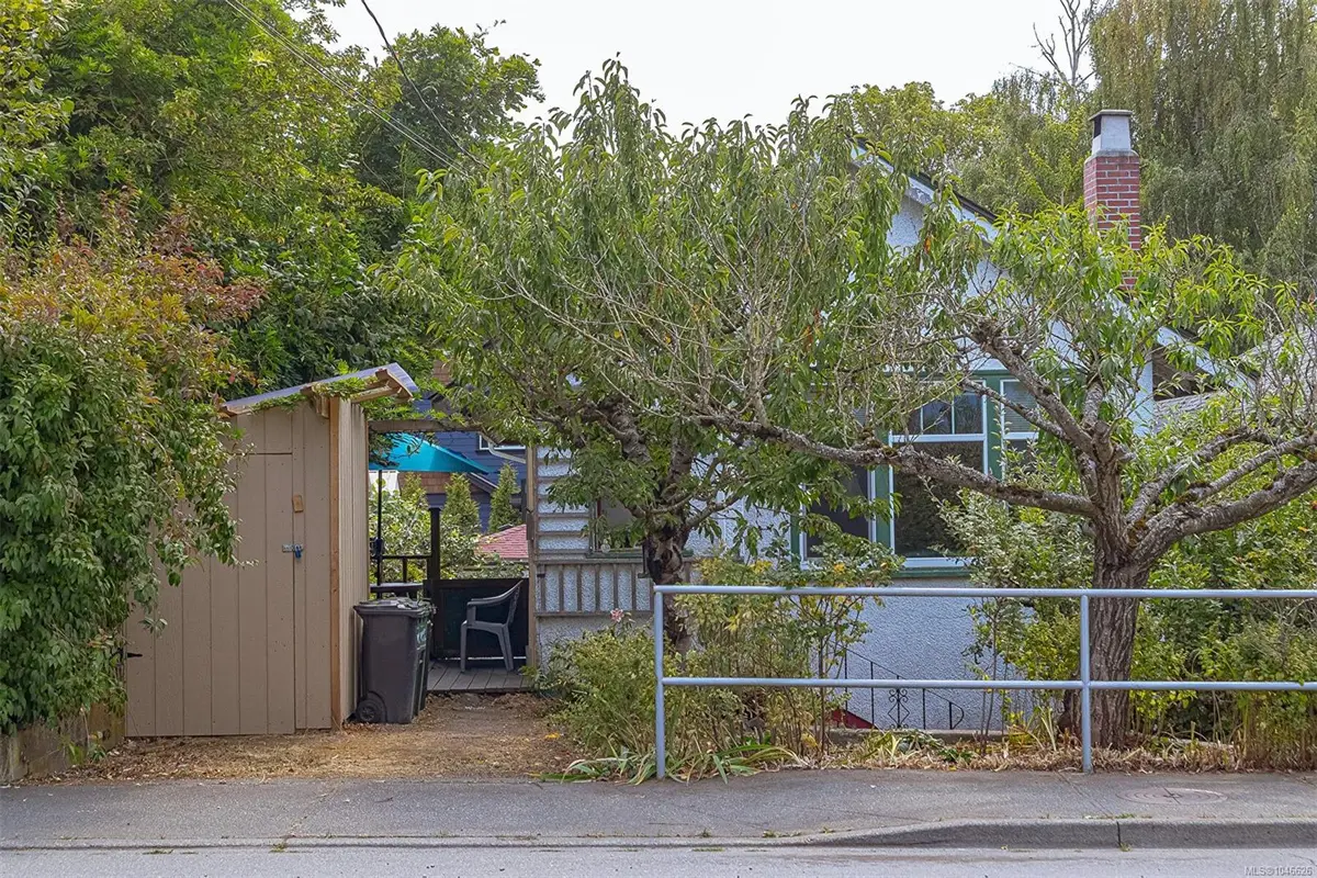 1467 Bay St, Victoria BC V8R 2A6