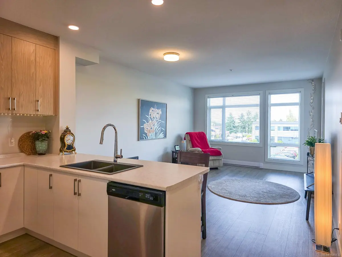 6544 Metral Dr #204, Nanaimo BC V9T 2L8