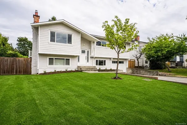 4377 Fieldmont Pl, Saanich BC V8N 4Z4 - 6 bed, 3 bath property for sale in Saanich