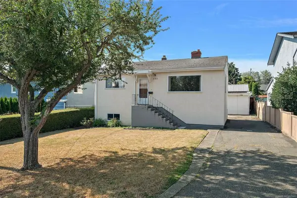 935 Inskip St, Esquimalt BC V9A 4J6 - 3 bed, 2.0 bath in Esquimalt