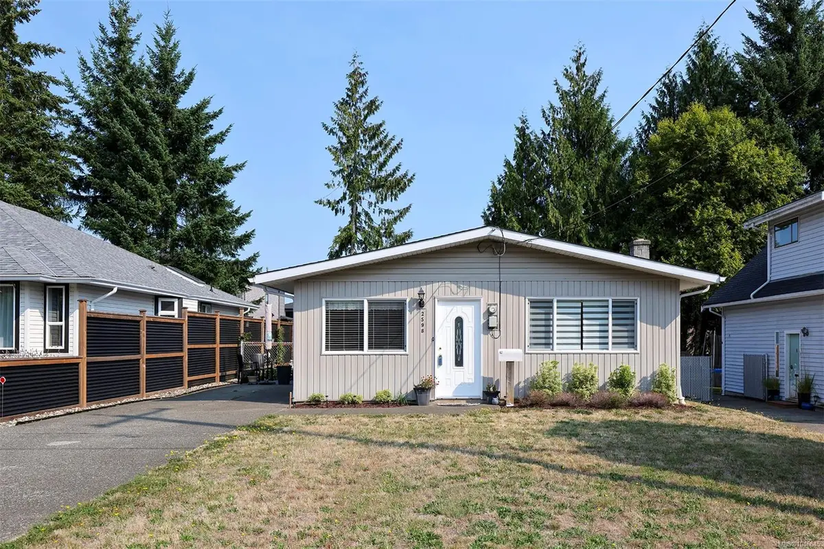 2598 Willard Ave, Cumberland BC V0R 1S0