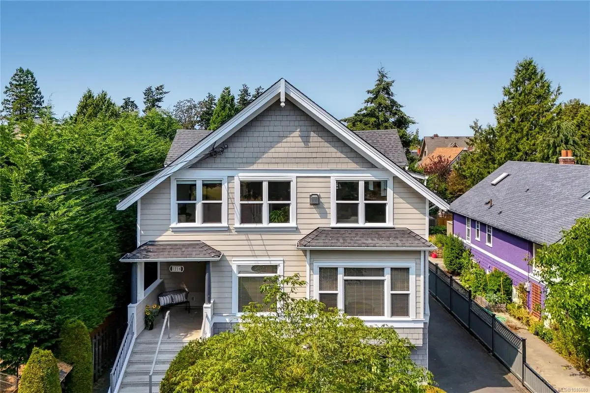 1216 Styles St #D, Victoria BC V9A 3Z5