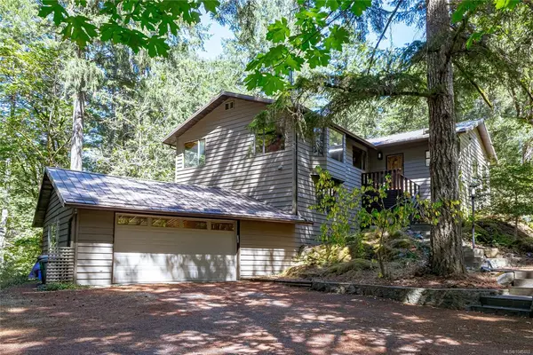 100 Viaduct Ave W, Saanich BC V9E 1J3 - 4 bed, 3 bath property for sale in Saanich