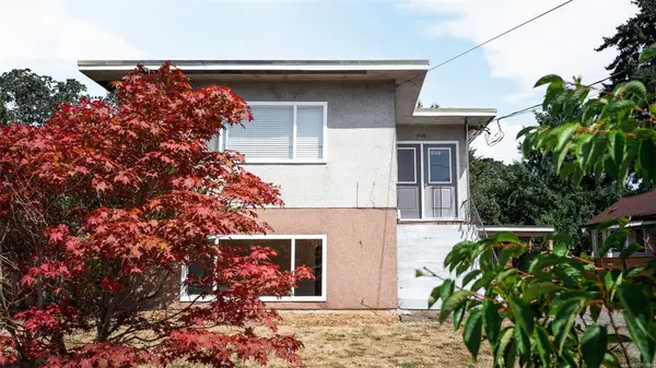 946/948 Ellery St, Esquimalt BC V9A 4S1 - 4 bed, 2.0 bath in Esquimalt