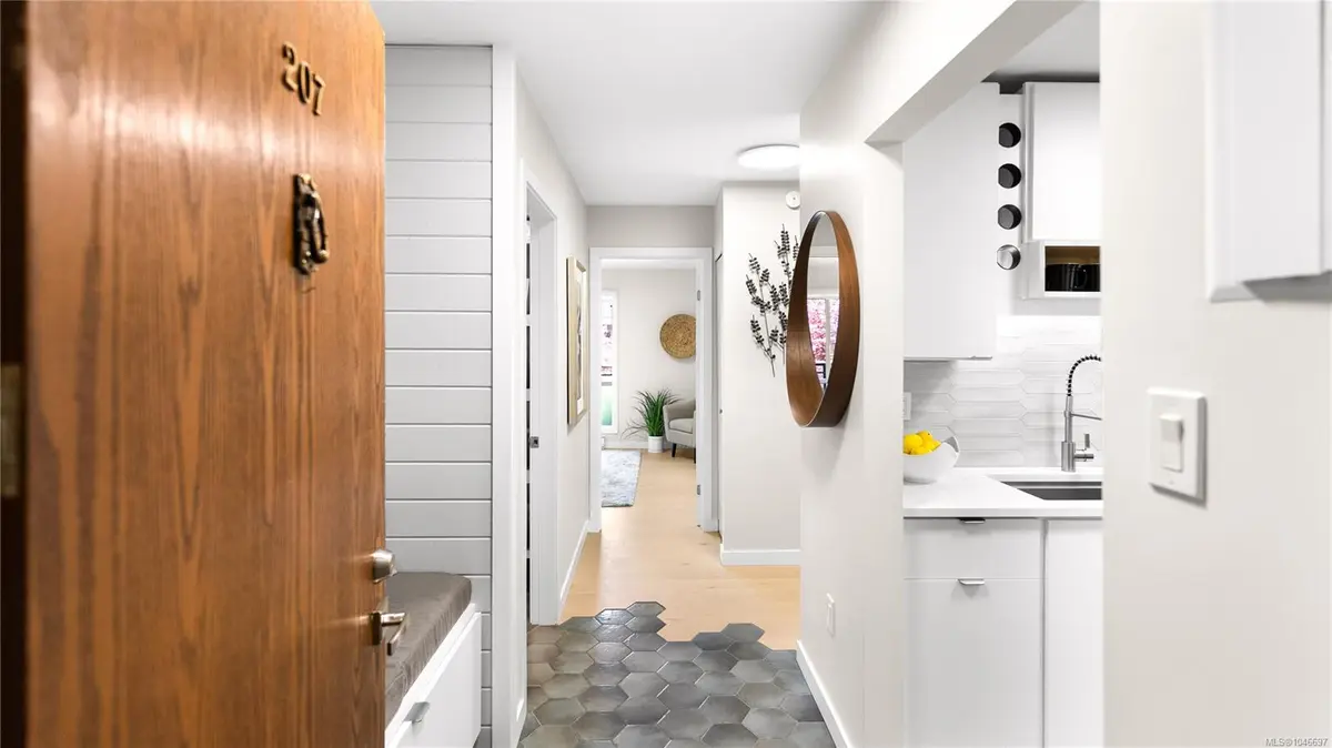 1419 Stadacona Ave #207, Victoria BC V8S 5J3