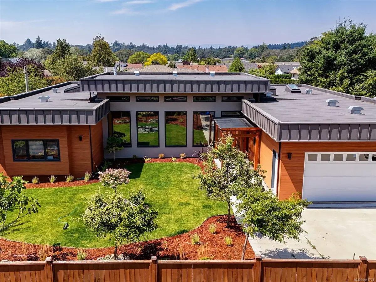 4160 Tyndall Ave, Saanich BC V8N 3R8