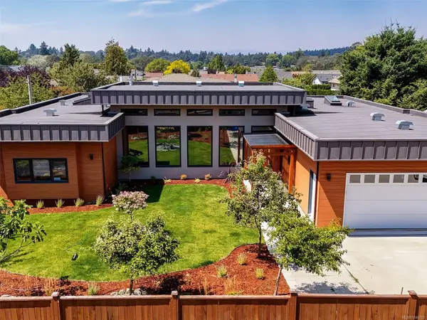 4160 Tyndall Ave, Saanich BC V8N 3R8 - 5 bed, 5 bath in Saanich