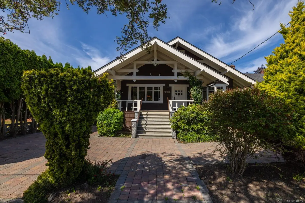 908 Cowichan St, Victoria BC V8S 4E5