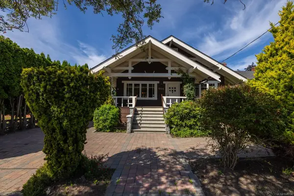 908 Cowichan St, Victoria BC V8S 4E5 - 5 bed, 3.0 bath in Victoria