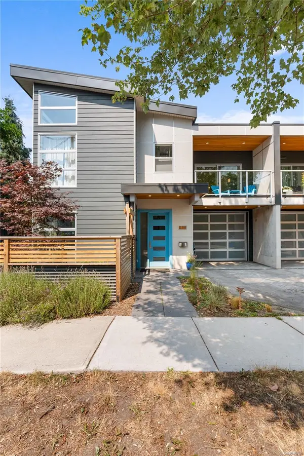 1704 Coronation Ave, Victoria BC V8R 1X2 - 2 bed, 3 bath property for sale in Victoria