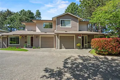 1309 McKenzie Ave #18, Saanich BC V8P 2M1
