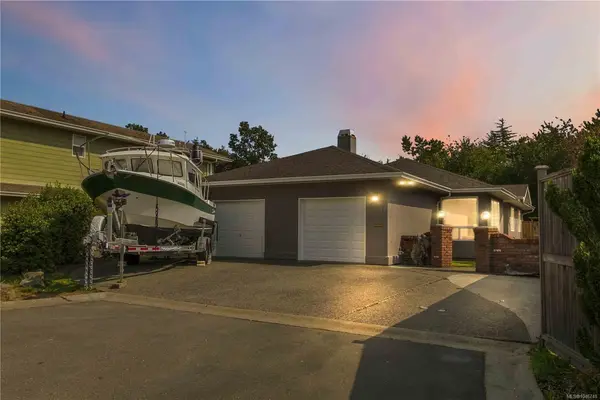 1101 Berkeley Pl, Saanich BC V8X 2G2 - 3 bed, 2 bath property for sale in Saanich