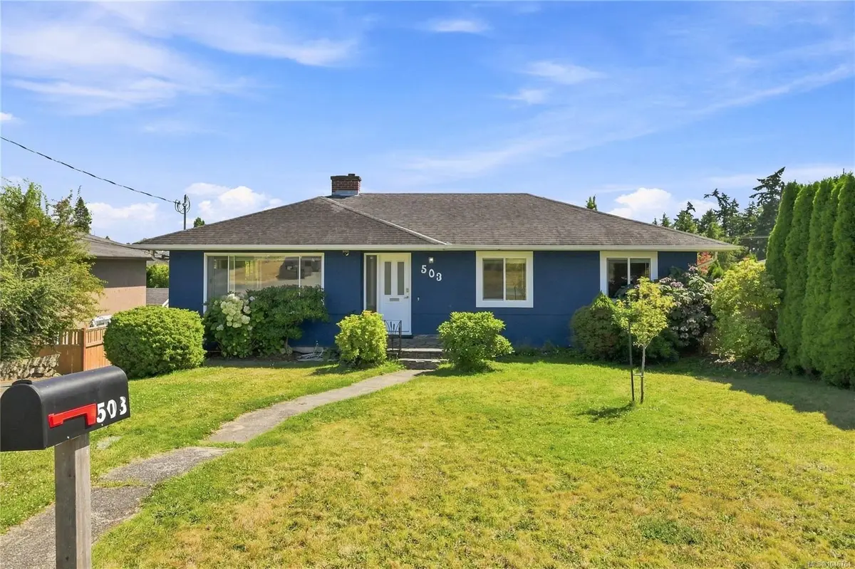 503 Whiteside St, Saanich BC V8Z 1Y3
