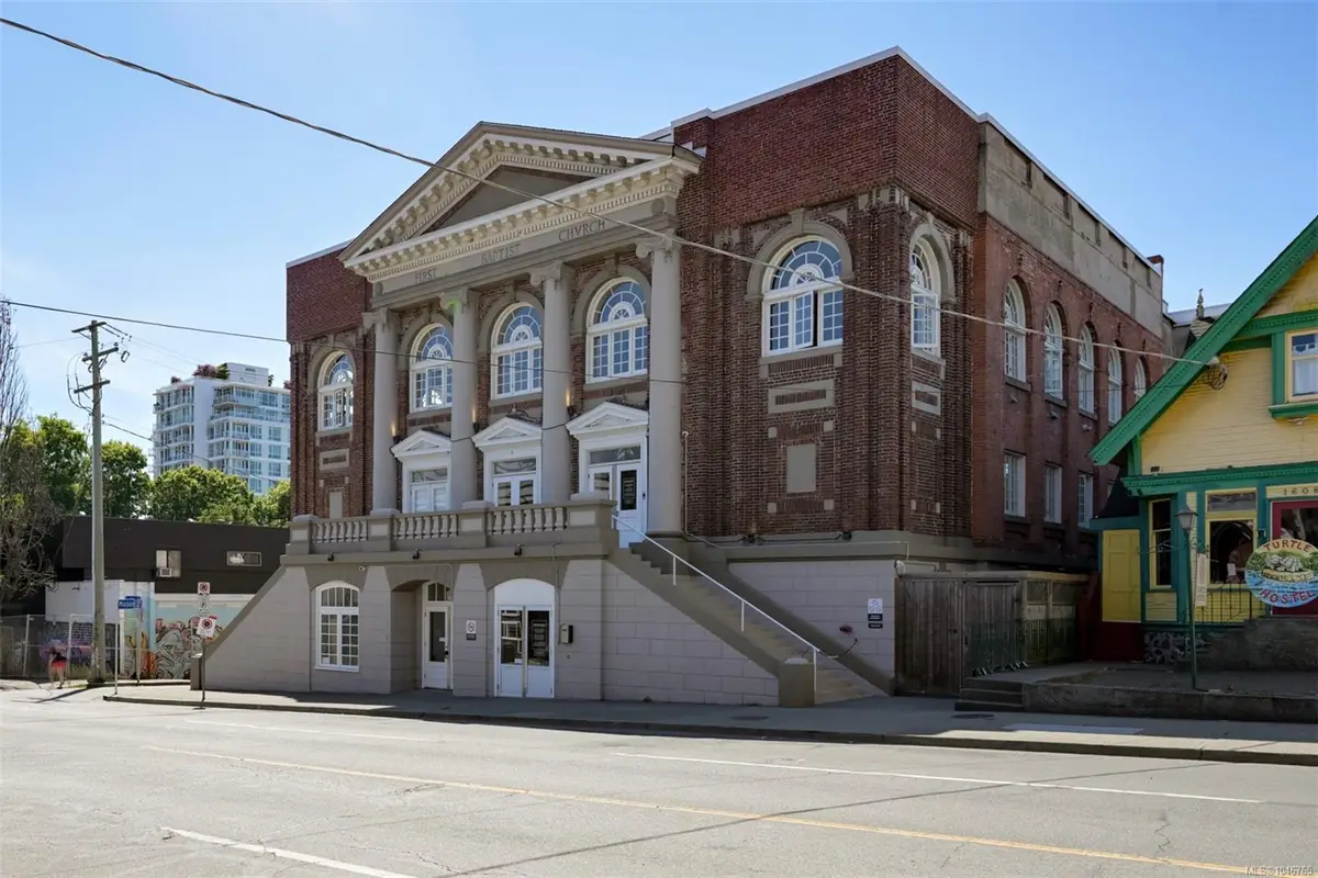 1602 Quadra St #203, Victoria BC V8W 2L4