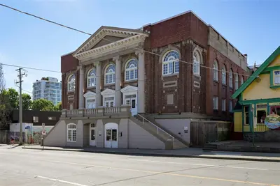 1602 Quadra St #203, Victoria BC V8W 2L4