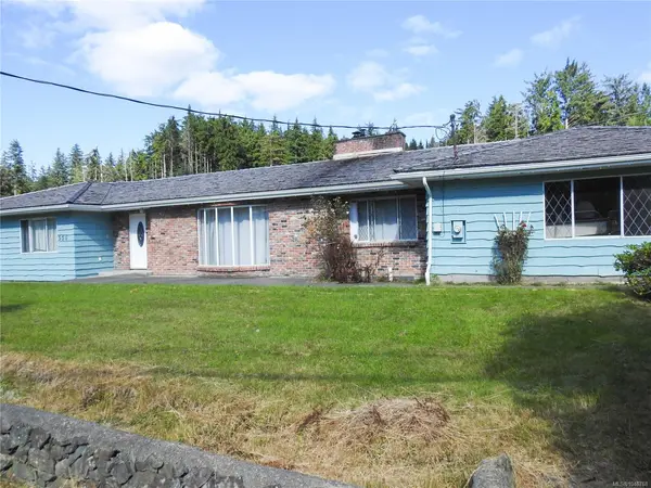 556 Coal Harbour Rd, Coal Harbour BC V0N 1K0 - 5 bed, 3 bath property for sale in Coal Harbour