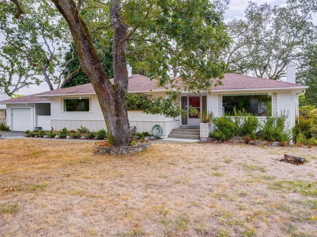 2541 Nottingham Rd, Oak Bay BC V8R 6C7