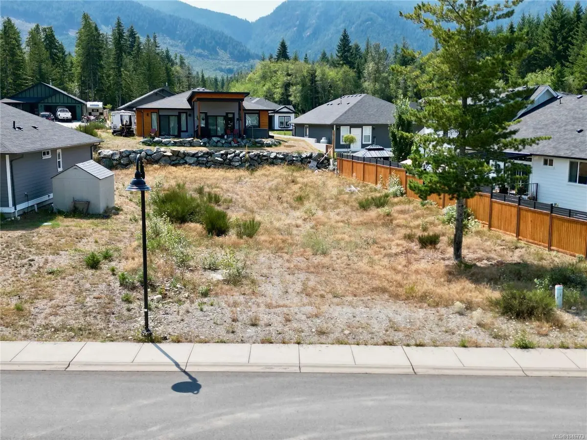 144 Edgewood Dr, Lake Cowichan BC V0R 2G0