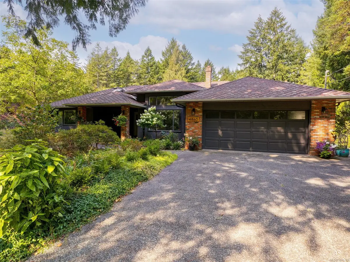 4860 Excelsior Rd, Saanich BC V9E 2E5