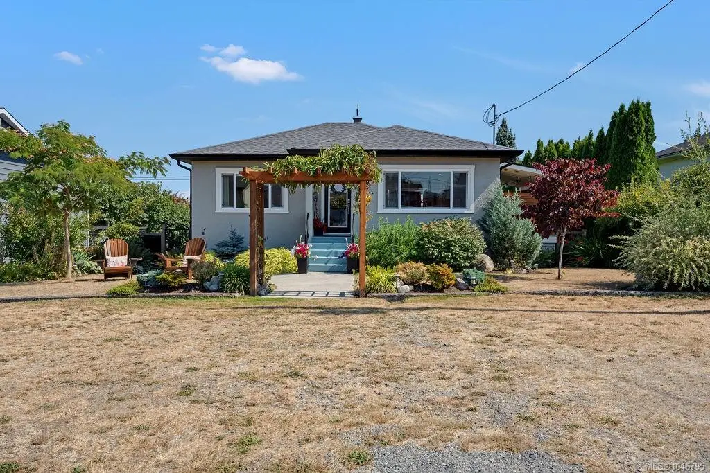417 White St, Ladysmith BC V9G 1B7