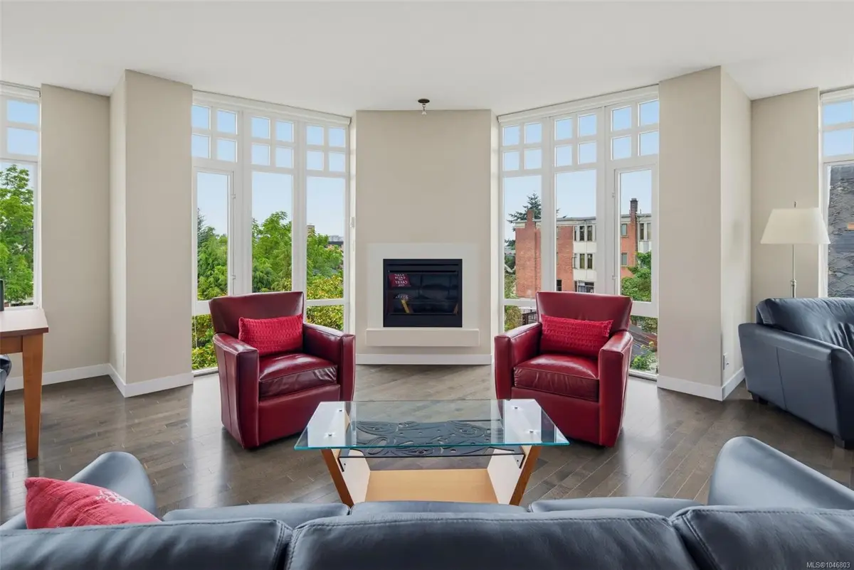 999 Burdett Ave #402, Victoria BC V8V 3G7