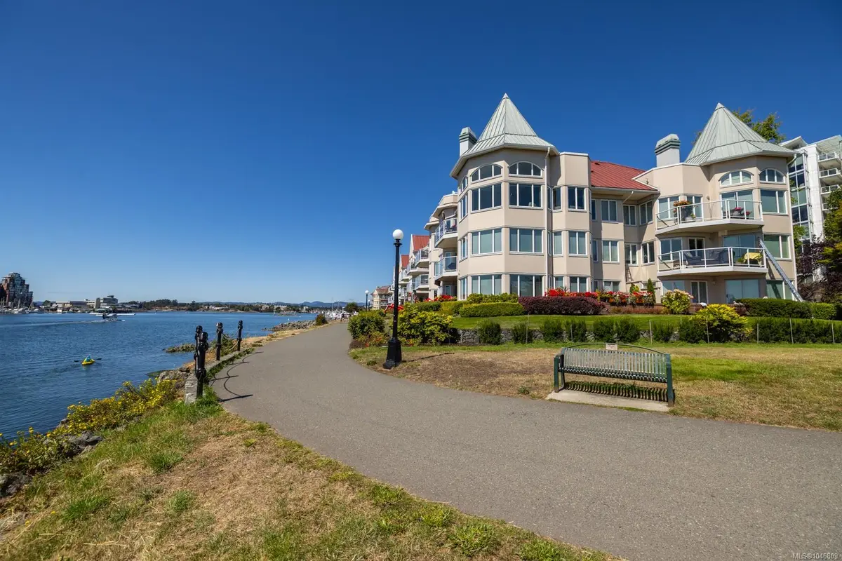 55 Songhees Rd #209, Victoria BC V9A 6T3