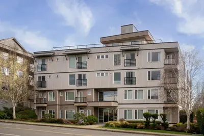 1405 Esquimalt Rd #204, Esquimalt BC V9A 0A4