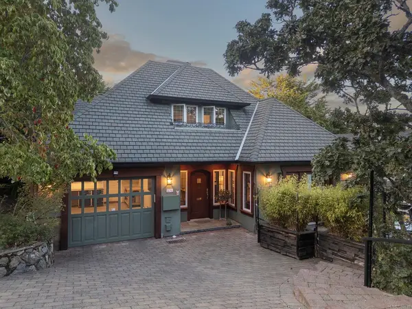2018 Romney Rd, Victoria BC V8S 4J7 - 4 bed, 4.0 bath in Victoria
