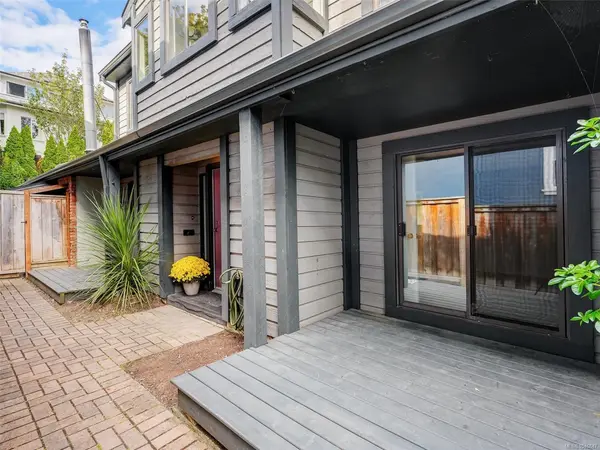 111 Michigan St, Victoria BC V8V 1R2 - 2 bed, 2.0 bath in Victoria
