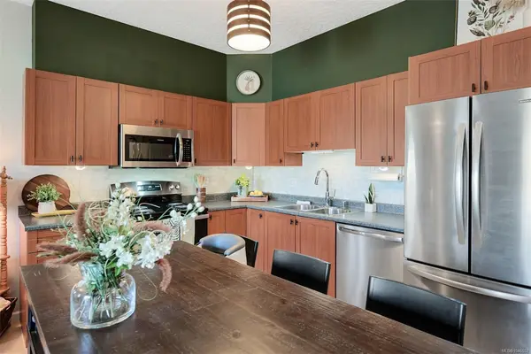 383 Wale Rd #303, Colwood BC V9B 2X8 - 2 bed, 1.0 bath in Colwood