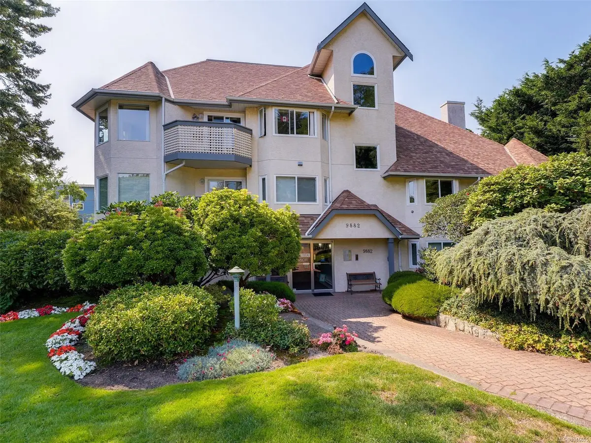 9882 Fifth St #208, Sidney BC V8L 2X3