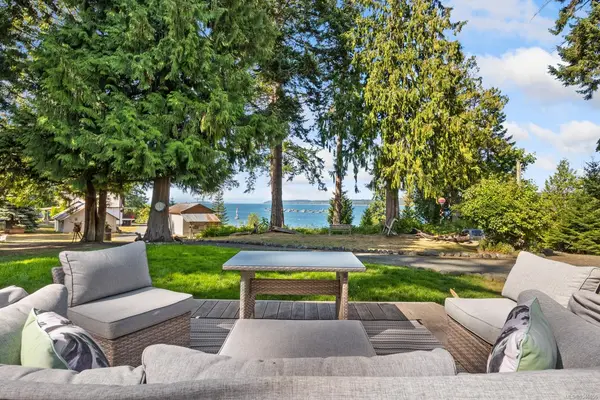 6249/6259 Island Hwy S, Union Bay BC V0R 3B0 - 7 bed, 4 bath property for sale in Union Bay