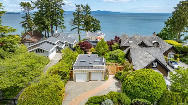 5267 Parker Ave, Saanich BC V8Y 2N1 - 3 bed, 3.0 bath in Saanich