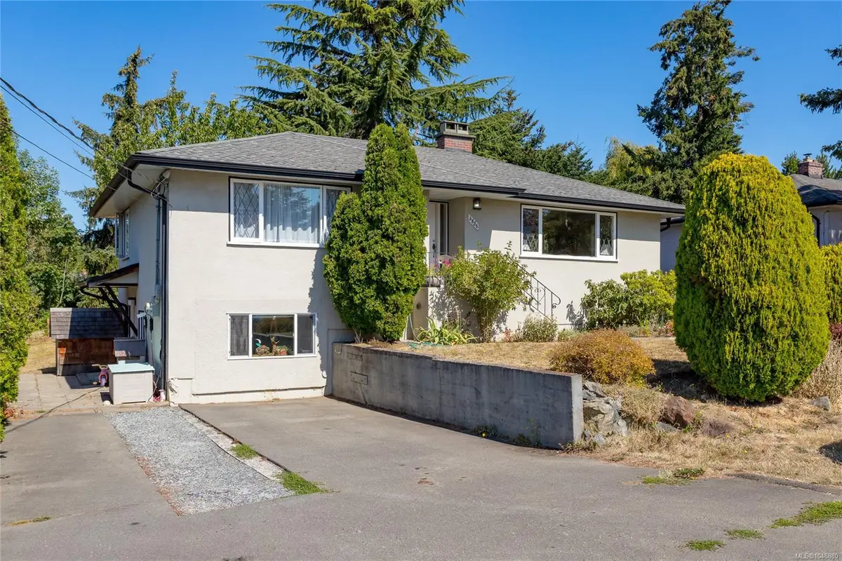3856 Diamond St, Saanich BC V8Z 3X4