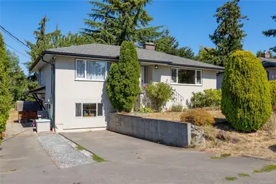 3856 Diamond St, Saanich BC V8Z 3X4