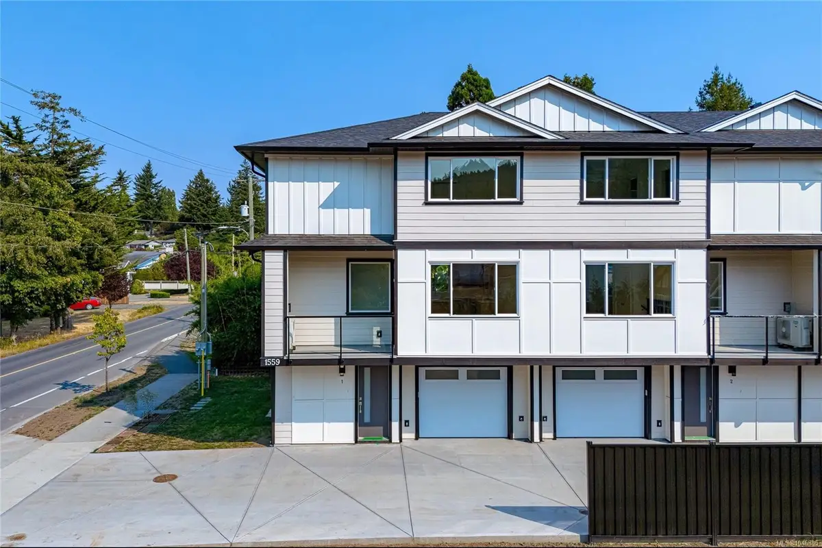 1559 Ash Rd #1, Saanich BC V8N 2S9