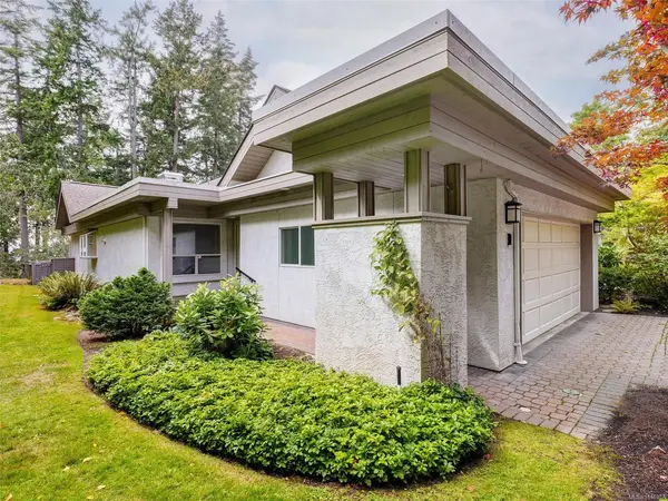 928 Bearwood Lane #1, Saanich BC V8P 5A5 - 3 bed, 3.0 bath in Saanich