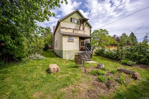 2637 Dunsmuir Ave, Cumberland BC V0R 1S0 - 4 bed, 1.0 bath in Cumberland