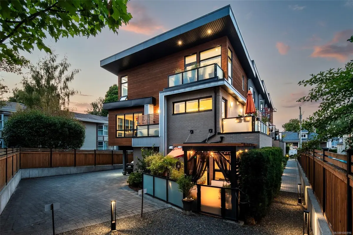 549 TORONTO St #5, Victoria BC V8V 1P1
