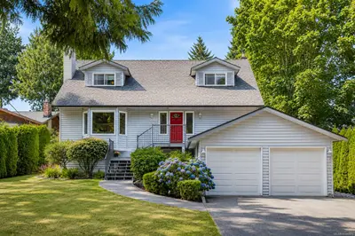 5060 Del Monte Ave, Saanich BC V8Y 1W8