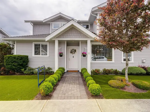 10490 Resthaven Dr #8, Sidney BC V8L 3H7 - 3 bed, 3.0 bath in Sidney