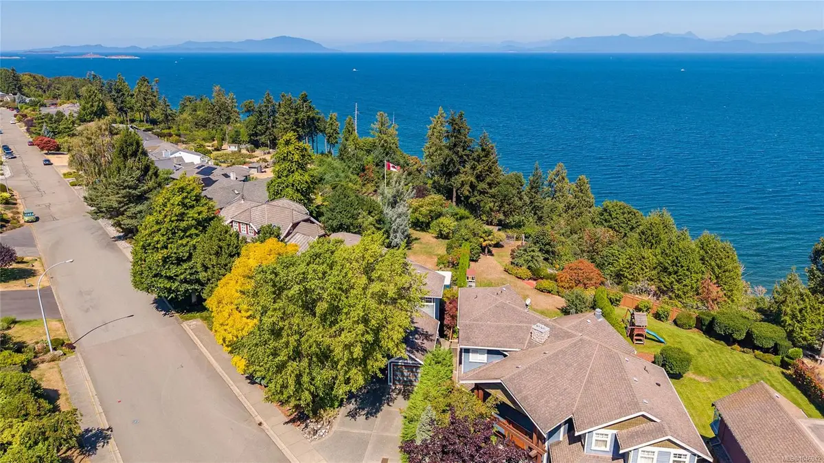6002 Icarus Dr, Nanaimo BC V9V 1C8