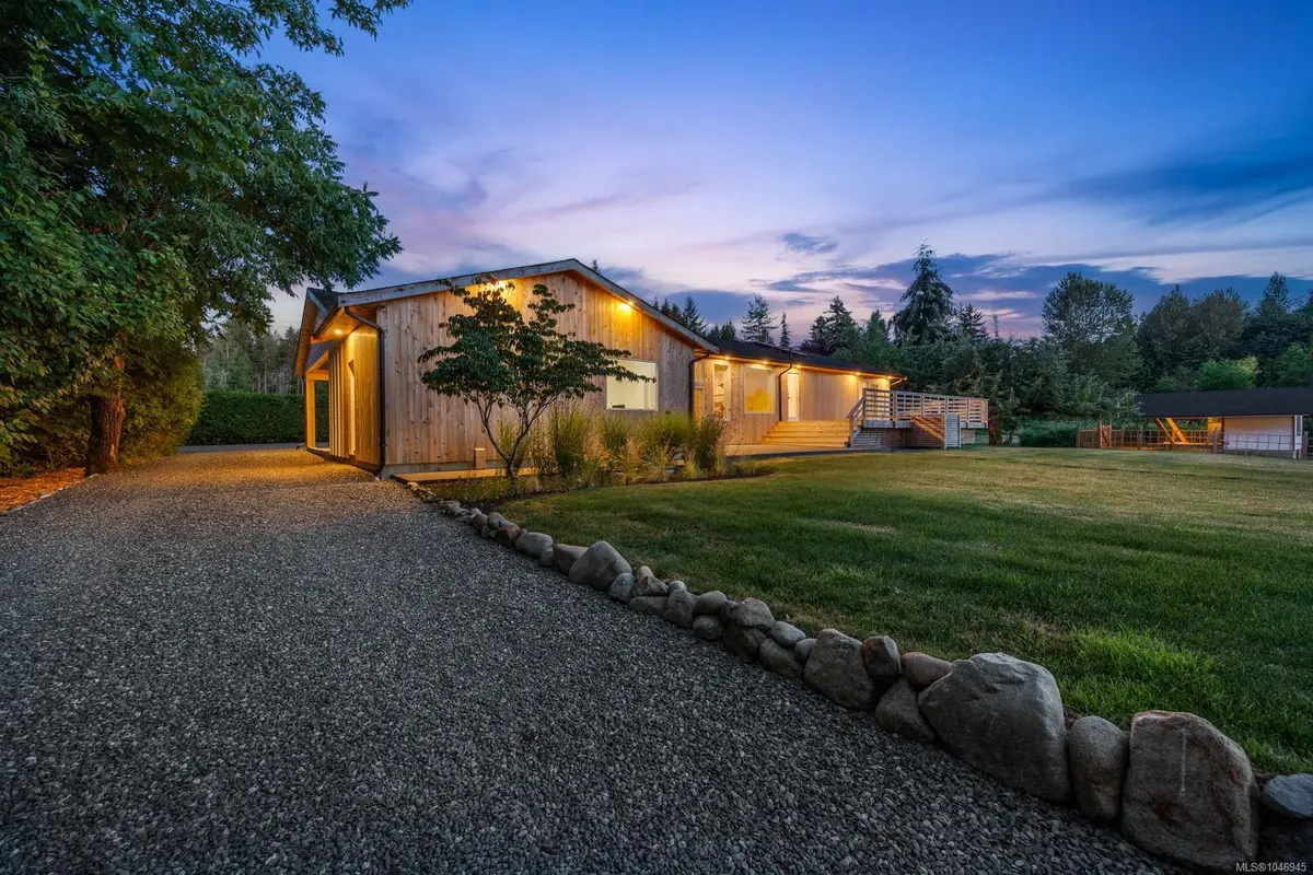 2925 Baird Rd, Courtenay BC V9N 9N6