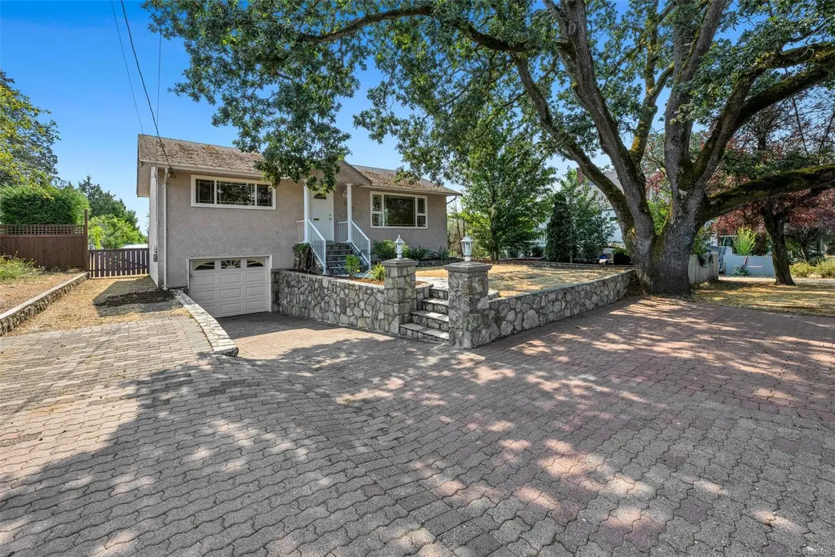 3107 Harriet Rd, Victoria BC V9A 1T7