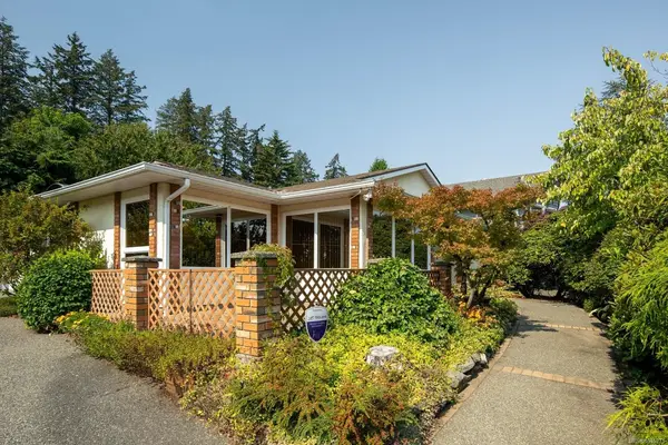 7436 East Saanich Rd, Central Saanich BC V8M 1W2 - 3 bed, 2 bath property for sale in Central Saanich