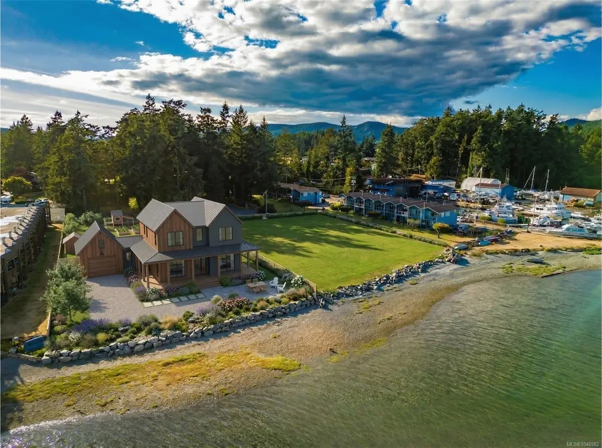 6107 Seabroom Rd, Sooke BC V9Z 0B8